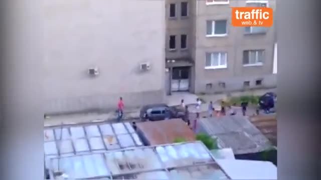 Стотици цигани си спретнаха яко меле в Казанлък днес (ВИДЕО)