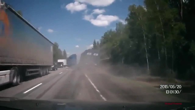 Компилация от страховити катастрофи с камиони (ВИДЕО)