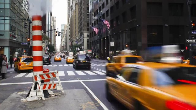 12 живи еротични зодии, пресъздадени чрез бодиарт