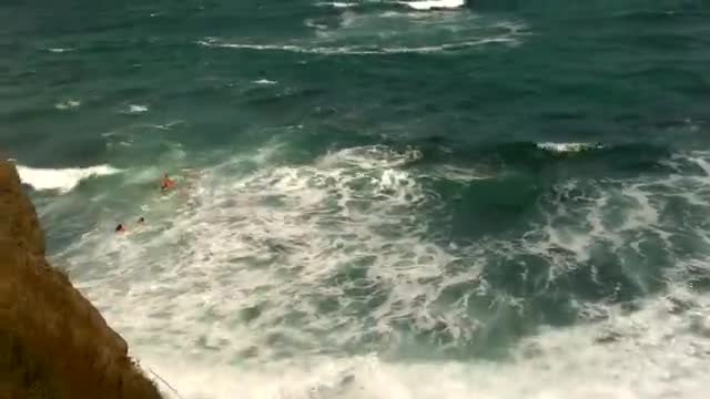 Инцидент на плажа по чудо не завърши фатално (видео)