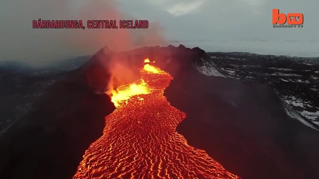 Дрон заснема река от лава в Исландия
