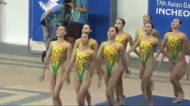 Северна Корея жени синхронно плуване (North Korean Girls Synchronized Swimming at the Olympic)