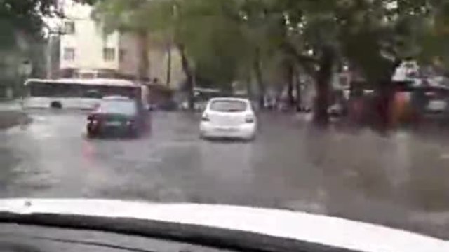 Потопа от 20 август 2015 г. - Пловдив наводнен от потоп с дъжд и гръмотевици (ВИДЕО)