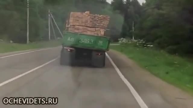 Пийнал руснак се качил на камион с ремарке
