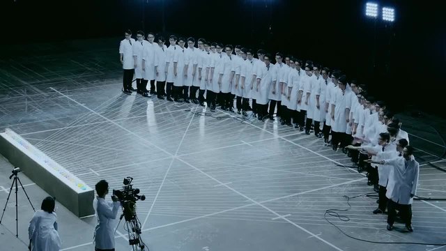 43 Японеца хвърлят по една монета във въздуха,резултатът е впечатляващ