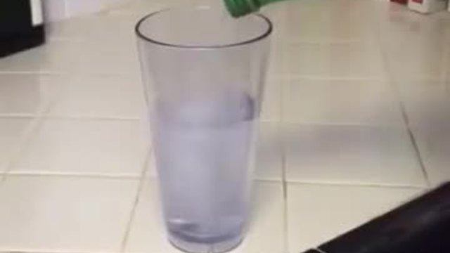 Как чаша с вода остава суха!? (видео)