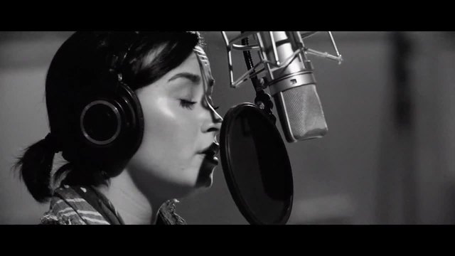 2015 / Demi Lovato - Stone Cold (Live In Studio)