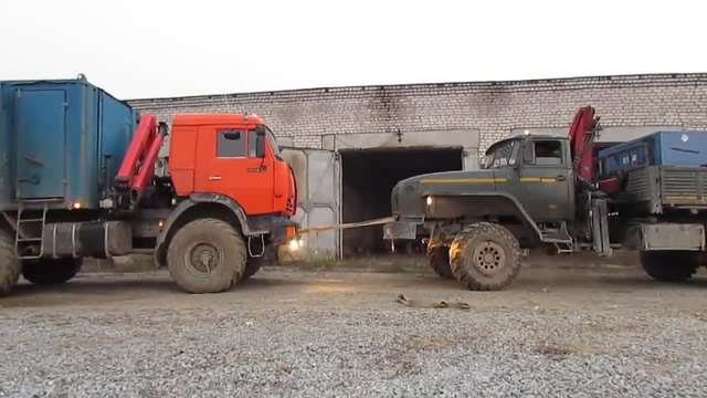 Коя машина е по-сериозна, Урал или Камаз !!! И двата камиона са натоварени!
