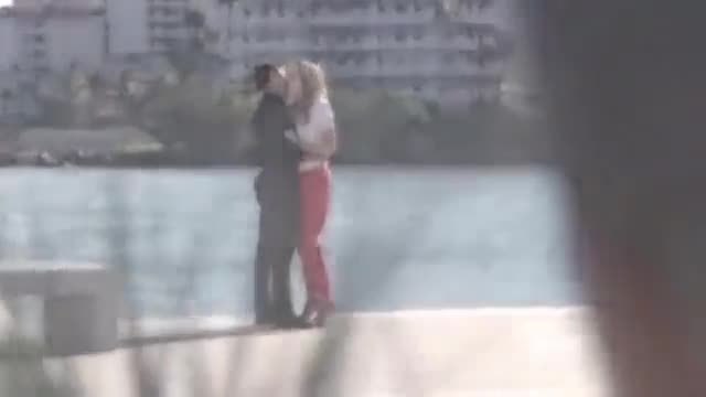 Los mejores besos y abrazos de La Casa de al Lado-Julio Iglesias