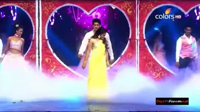 Ананди и Шив танцуват