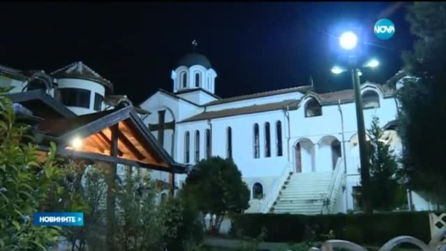 Хиляди българи на опашка пред иконата на Свети Мина