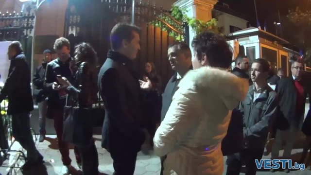 Българи се събраха на бдение за загиналите в Париж