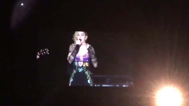 Мадона: Защо танцувам, докато хората плачат за близките си?!