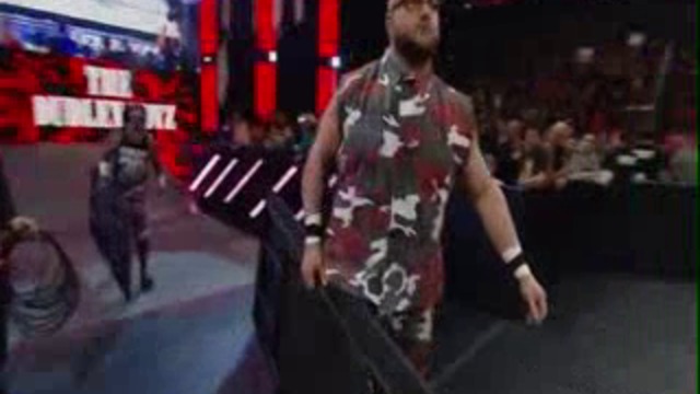 Томи Дримър се присъединява към Братята Дъдли , във войната им с The Wyatt Family - Raw 021215 vs  