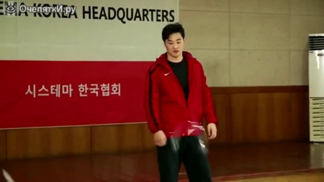 Корейски треньор показва хватки и техника с бързината от филма " Матрицата"  