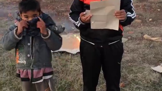 Деца славят „Ислямска държава” на български