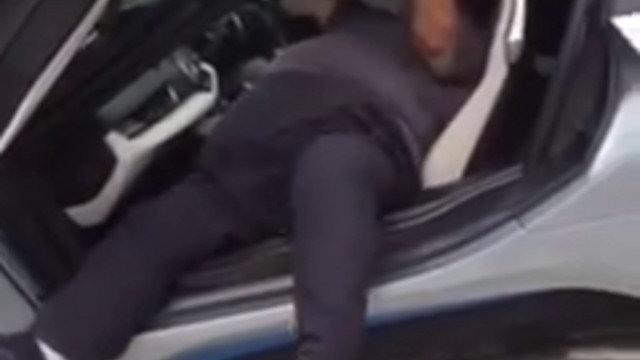 Така се слиза от BMW i8