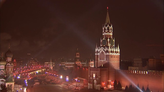 Посрещане на нова година в Москва 2016 - Фойерверки осветиха Кремъл в новогодишната нощ
