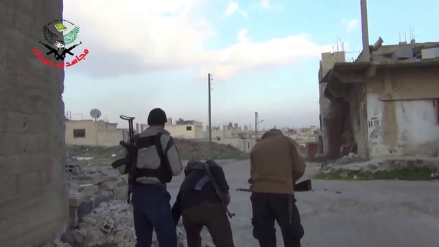 Разтърсващи кадри със смърт - терорист агонизира пред камерата