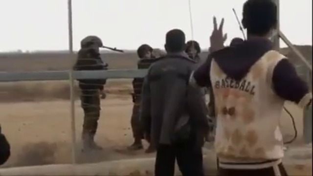 Ето как граничари спират стотици мигранти да преминат границата