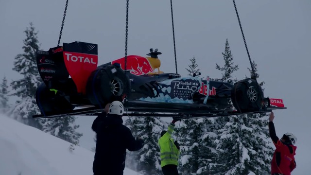 С болид от Ф1 по снежна писта