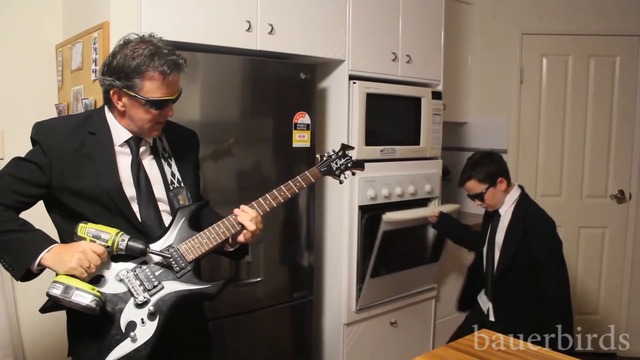 Ето какво се случва когато мама не си е вкъщи