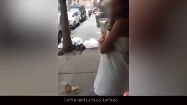 Съпруг изкара жена си гола на улицата за назидание