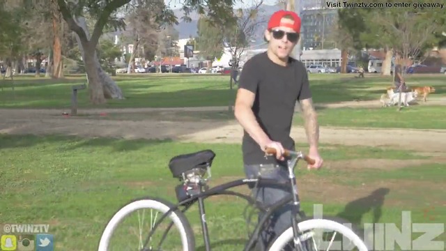 Смешна и жестока шега с крадци на велосипеди (видео)