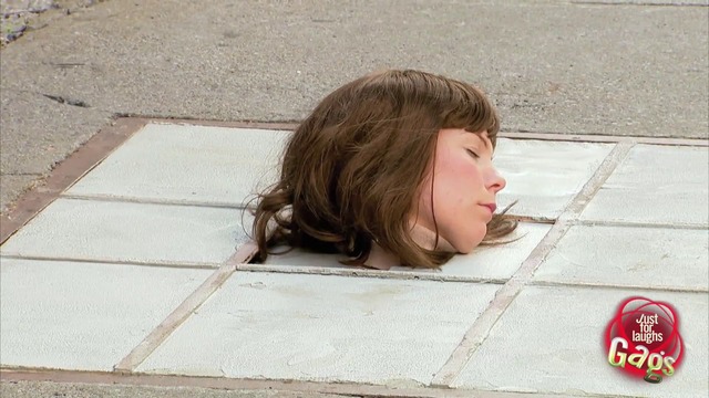 Крещяща глава на кукла