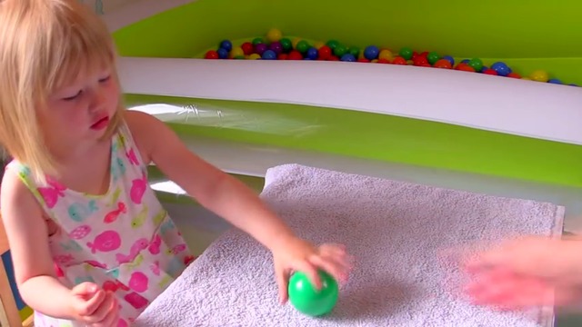 _The Ball Pit Show_ for learning colors -- children's educational video