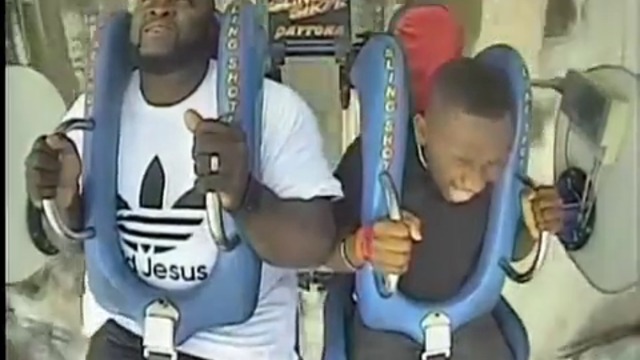 Вижте реакцията на младеж  