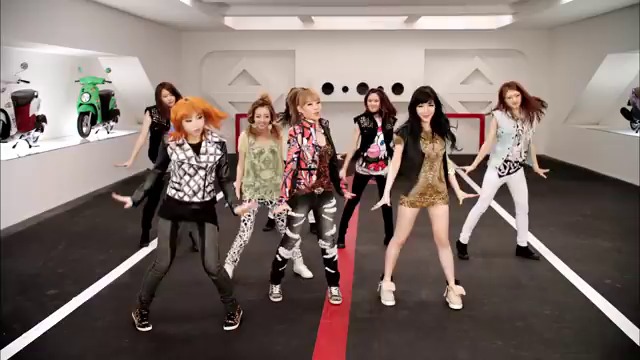 2NE1 - DON'T STOP THE MUSIC (Yamaha 'Fiore' CF The