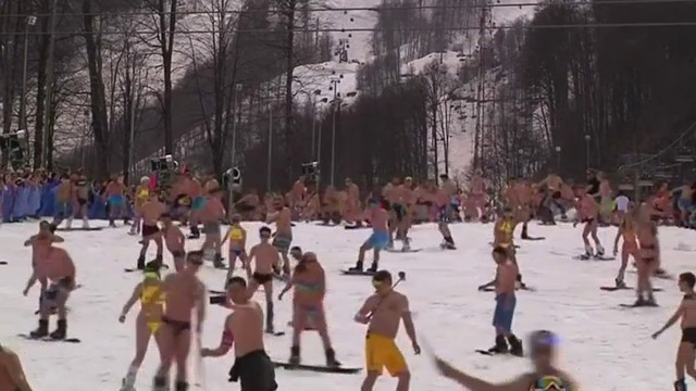 Стотици караха ски по бански заради рекорд