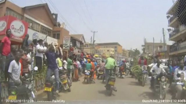 Пътно движение в Уганда