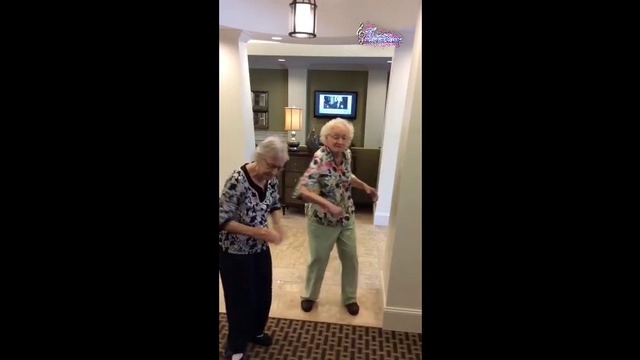СМЯХ! Баби играят на микс на Теди Александрова