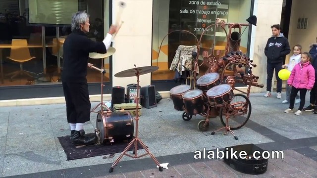 Нестандартно свирене на барабани