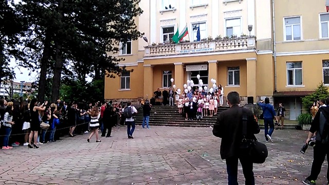 Изпращане на абитуриентите от ГПЧЕ Никола Вапцаров - 13.05.2016 - 3