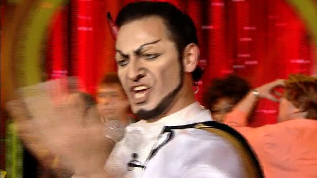 Песен на победителя  Орлин Павлов като Николай Гяуров  'Рондо на Мефистофел'