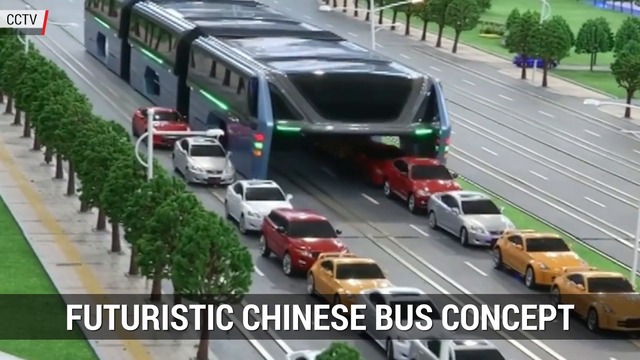 Автобус от бъдещето минава над трафика в Китай