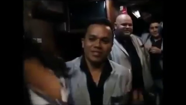 Репортека Си Сваля Прашките Докато Прави Интервю