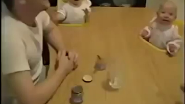 Сладки Бебета Се Заливат От Смях