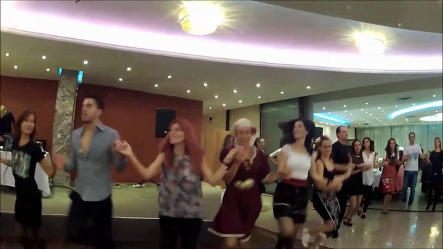 Школа за народни танци 'Еремия' най-веселото хоро в София