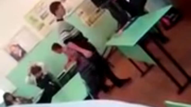 Учител и ученик се сбиха в клас
