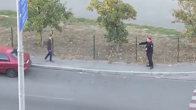 Въоръжен и неадекватен грузинец , по улиците на Киев .