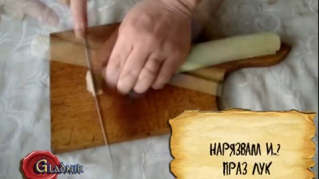 Кисело зеле с наденички и свински врат