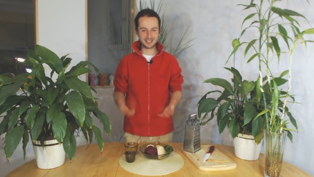 Салата с кисело зеле, цвекло и лимец