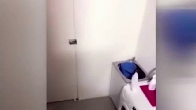 Австралийски полицай- Тормози ме живеещ в пералнята дух