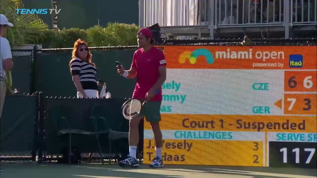 Игуана прекъсна тенис мач на турнира в Маями