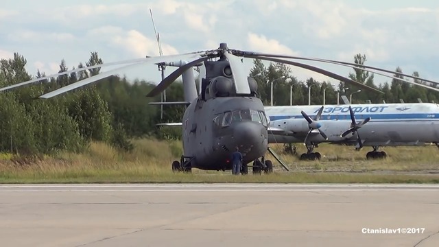 МИ-26 Запуск. Взлетает как самолет с разбегом.