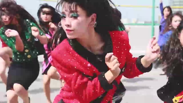 Новият хит в интернет-Азиатски танц